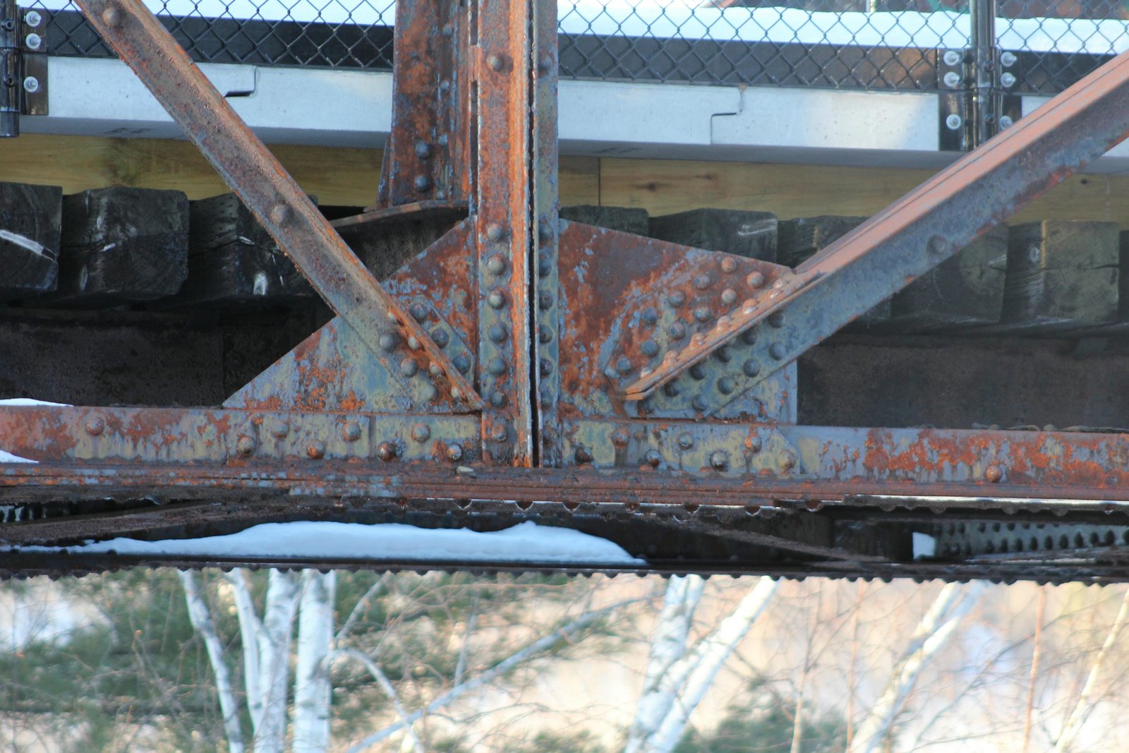Lower connection